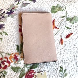 Michael Kors Bags - NWT Michael Kors Jet Set Travel Bifold Wallet Michael Kors Bags - NWT Michael Kors Jet Set Travel Bifold Wallet
